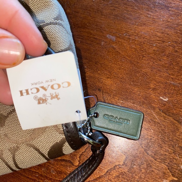 Brand new Coach clutch with tags! - Picture 4 of 6
